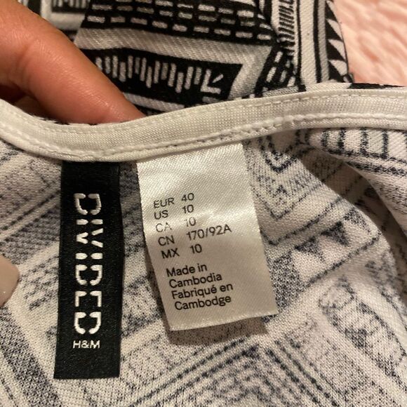 Dress   - Picture 3 of 3